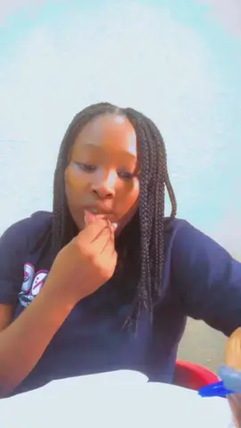Throwback to when i was writing my post test for Drug Abuse Recovery Coaching course taught by @Kingsley Okonoda  The band on my pen was for my braids so I don’t misplace it😩🤭🤭🤭😂😂😂