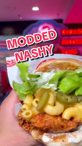 Nashy hot #burger #burgers #viral #cookingvideo #burgerporn #foodporn #fyp #friedchicken #sandwich #kfc #macandcheese #jalapenos 