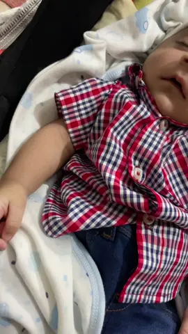 Don’t laugh 😂 #funnyvideo #funny #babytiktok #cutebaby #funnybaby #fyp #foryou #hahaha #meme #shocked 