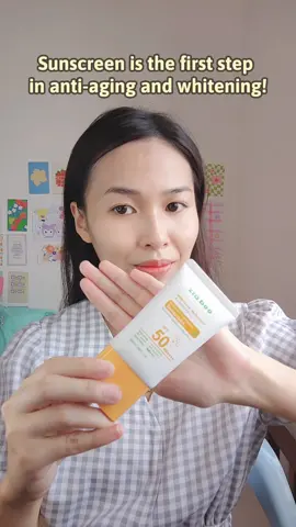 This Zia.Doo sunscreen is one of my essential skincare products for summer.  👉 Keeps my skin stay protected 👉 Brightening 👉 Antioxidant effect Very suitable for everyday used! It's non greasy and makes my make up look great on my skin ~ love it 💕 This is a must try product! TRY IT TODAY ❗ @ziadoo_my   #ZIADOO #ziadoomy