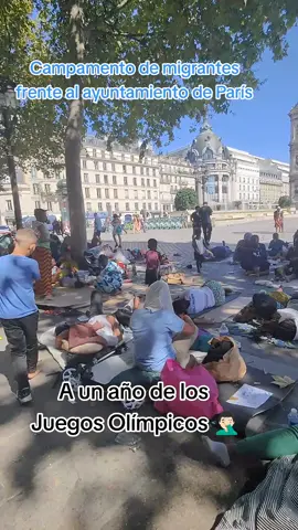 Un campamento de migrantes frente al ayuntamiento de París 🤦🏻‍♂️ #migrantes #paris #triste💔  #juegosolimpicos #verguenza