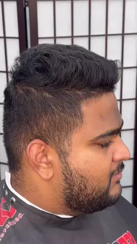 Would you try this comb that fades automatically?🤔 @thefadingcomb  • It’s always cool to try new and innovative tools. This comb was fun to try and perfect for beginners learning clipper over comb or if you’re a pro who just wants to have a little fun. This comb connects nicely to a 1 or 1 1/2 depending on what clippers you use. Yes everyone’s head might be shaped differently but a slight tilt can accommodate whatever look you’re trying to achieve..💈 • @truththebarberartist  • #truththebarberartist #barbers #barbershop #thefadingcomb #barbertools #thoughts #barbernation 