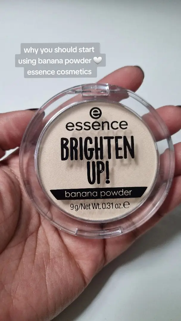 Why you should start using banana powder 🤍 @essence cosmetics  #essencecosmetics #bananapowder #setandbake #highlighter #makeup #makeuptips #makeuptiktok #fyp #fypsouthafrica 