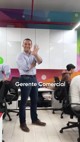Destacamos por nuestro estilo único. 😄 ¿Cuál equipo se lleva el premio al mejor outfit? Déjanos tus comentarios 👇 #EquipoMKT #EquipoComercial #EquipoLegal #EquipoGerencia #EquipoFacturación #AdivinaElÁrea #OutfitChallenge #fyp #officehumor #publicidadexterior #foryou 