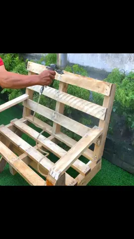 Amazing Design Ideas Recycling DIY Wood Pallet Projects - How To Build A DIY Pallet Chair #woodworking #carpenter #DIY #idea 