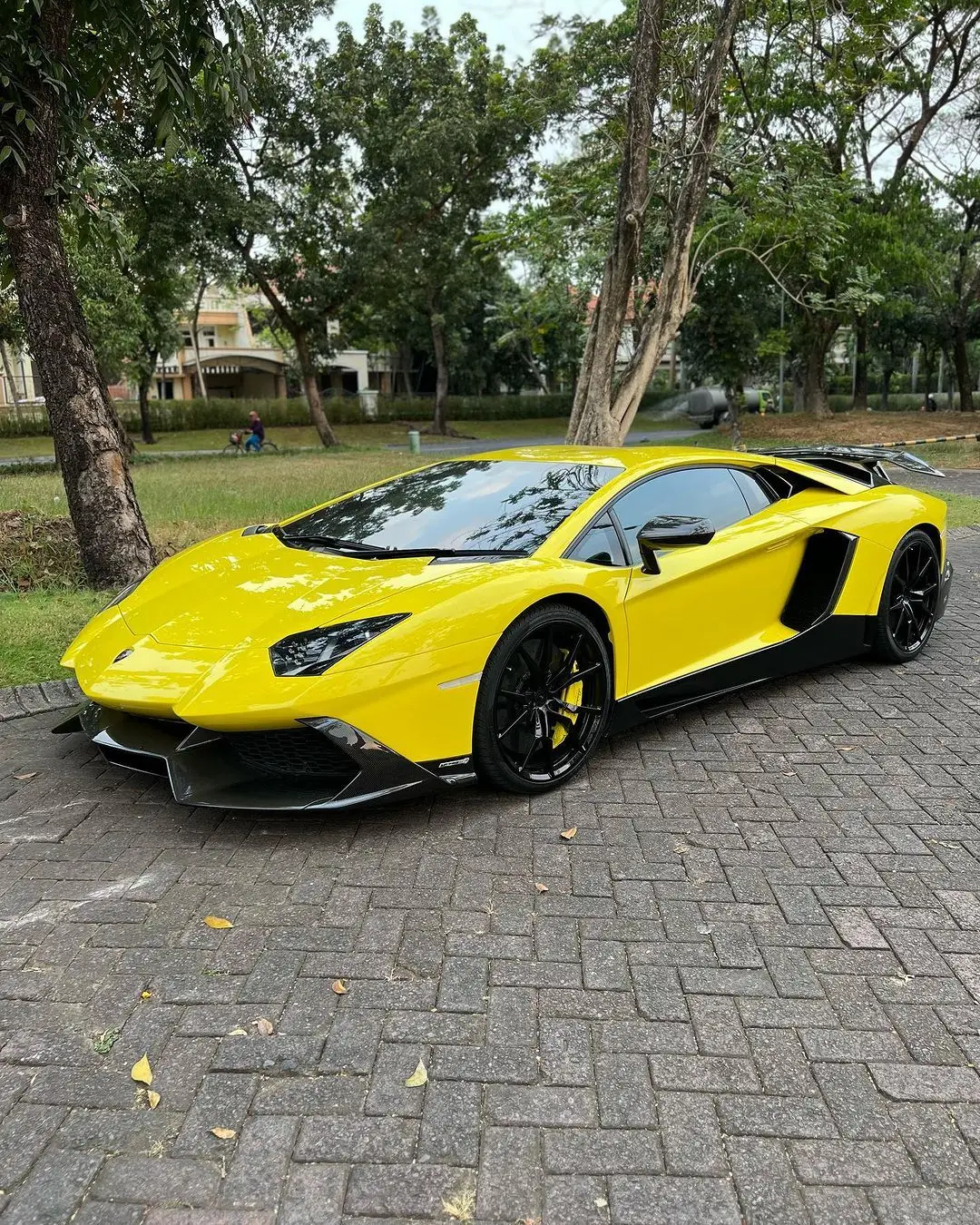 Lamborghini Aventador Anniversari 50th • Tahun 2013 • 7.700 KM • LP720-4 • 6.500cc V12 N/A Engine • 750Hp • 690Nm • 7 speed Automatic Transmission  • All Wheel Drive • CBU • Kondisi Istimewa • 2 Door • Armytrik Exhaust Good Condition.... Harga?Bisa Dm Instagram (@)abc.usedcar Lokasi Surabaya #lamborghini #foryoupage #dijual #mobilmewah #lamborghiniaventador #forsale #50aniversario #fypシ #surabaya #goodcondition #aventador #aventadoraniversario #50th #fyp #carsoftiktok #usedcar #supercar #lp700 #4 