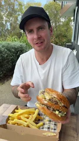This weeks lunch break vlog we headed to Takeout Co in Bli Bli to try their lunch specials! What a find! 🍔 we may have also figured out to put the steel beam into the house to continue the renovations 🏠 #sunshinecoastfood #sunshinecoast #Vlog