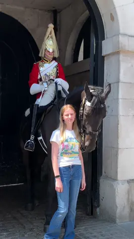 The King’s Guard & His Horse #horse #horses #thekingsguard #royalguard #Horselover #animals #horseguardsparade #animals #animalslover #london #tourists #trending #trendingnow #foryoupage #fyp #viral 