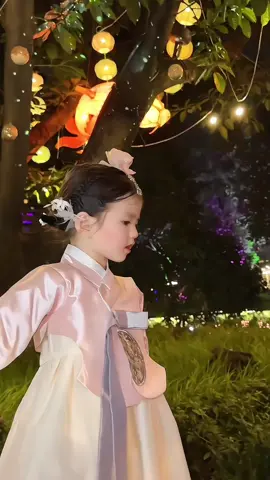 Hanbok bé gái cute xỉu 😍 #vanikids #hanbok #hanbokkorea #vaycongchuachobegai #váyxinh #viralvideo 