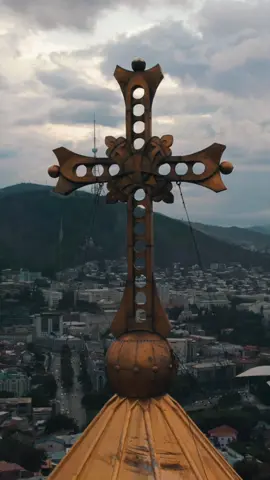 The birds eye view🔥 7.5 meter cross on top of  Cminda Sameba (Holy Trinity Cathedral) #tbilisi #sameba #saqartvelo #georgia #dronevideo 