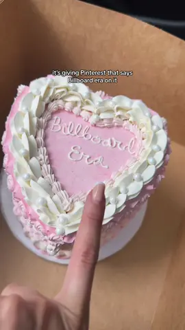 Ive always wanted one of these cakes HOW CUTE OMG #pintrestcake #pinterestaesthetic #pintrest #pintrestinspired 
