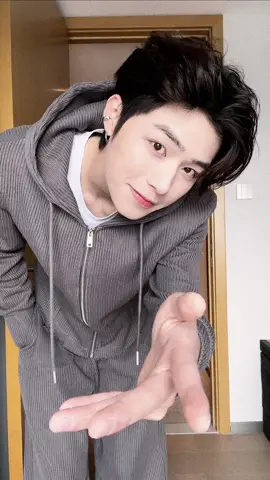 十个字表达不了我对你的思念 #ootd穿搭 #白羊座 #开春搭配 #fyp #viral #douyin #douyin抖音 #douyinmakeup #douyinboy #douyinchina #boy #boys #boyfriend #girl #girlfriends #cute #handsome #Love #smile #cutesmile #hair #hairstyle #zenghuada #zenghuada🌻 #sunflower #trend #trending #foryou #loveyou 
