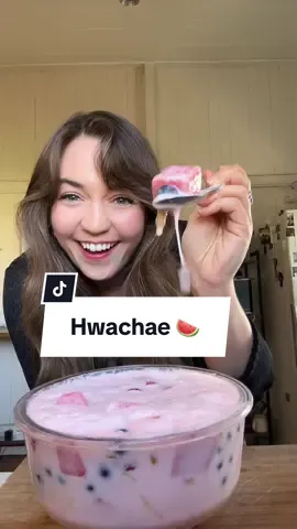 Trying hwachae for the first time! 🍉 #koreanwatermelonpunch #hwachae #hwachaemukbang #watermelonfruitbowl  #firstimpression 