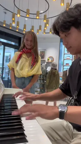 J’adore sa réaction 🥹😱#piano #maroon5 