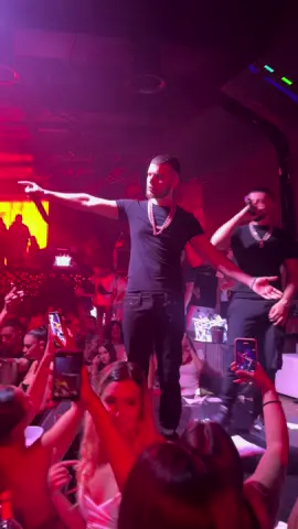 E ti po m’myt si anakonda✨ @Kingfinem @$OLO #🇦🇱 #🇦🇱🇽🇰 #finem #kingfinem #kpt #saranda #orangeclubsarande #solobester #fyp #anakonda #lutem #itsfinem #fy #viral #concert #albania #kosovo 