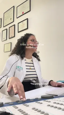 a small glimpse of the day: from hearing tests to hearing aid fittings😀 this is how we do it!✌🏻#audiologist #dayinthelife #hearingtests #hearingaids 