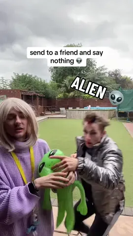 Chantelle takes @Iconicmoments alien!!!!👽 MINE !!! ALIEN ALIEN ALIEN AHHHH #alien #aliens #chantelle #caughtoncamera #fypシ゚viral 