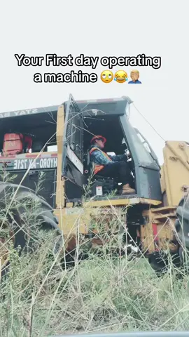 Vroom vrooom 🤷🏼‍♂️😂 #foryoupage #nativetiktok #operator #foryou #hilarious #construction #machines #operating 