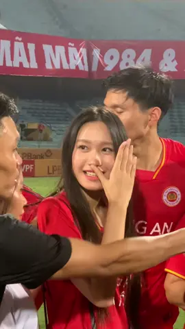 Hải My rạng rỡ trong ngày Văn Hậu vô địch V.league 2023#vleague2023 #xuhuongtiktok #doanhaimy #vanhau #doanhaimy_doanvanhau 