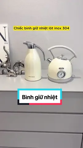 Chiếc bình giữ nhiệt lót inox 304 có thể giữ nước nóng- lạnh 24 tiếng. Bề mặt sơng bóng ngọc trai nhìn trông đơn giản nhưng sang trọng và tinh tế #noithat #noithattrungquoc #giadungtrungquoc #dogiadung #hangnoidiatrung #orderchina #vanchuyentrungquoc 