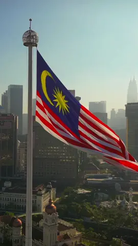 Satu Bangsa, Satu Negara, Satu Semangat Merdeka! Selamat Hari Merdeka 🎆🇲🇾  #merdekamalaysia #merdeka #pnb118 #kl #klcc #petronastwintowers #dataranmerdeka #tugunegara #jalurgemilang #merdeka2023 #malaysia #dji #djimini3pro #drone #ilandroneshots #kltower #stadiummerdeka #fyp #viral 
