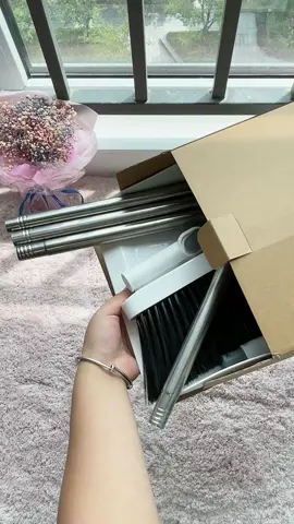 Such a life saver! 🥰Ive used for few months and it really really works great!!!#viral #broomdustpanset #bigsavingdays #spotlight #homecleaning #tiktoademebuyit 