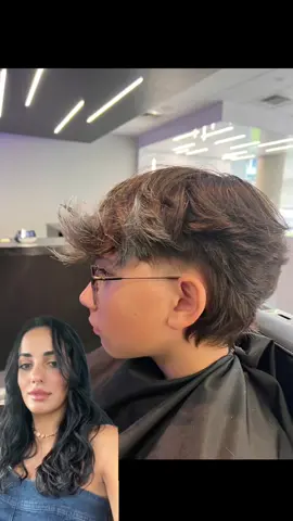 Idée de coupe tendance 👀💈 #menshairstyles2023 #menshair #viralhairstyle #mullethaircut #coupecasquette2023 #messyhair #fluffyhair #magiefondvert 