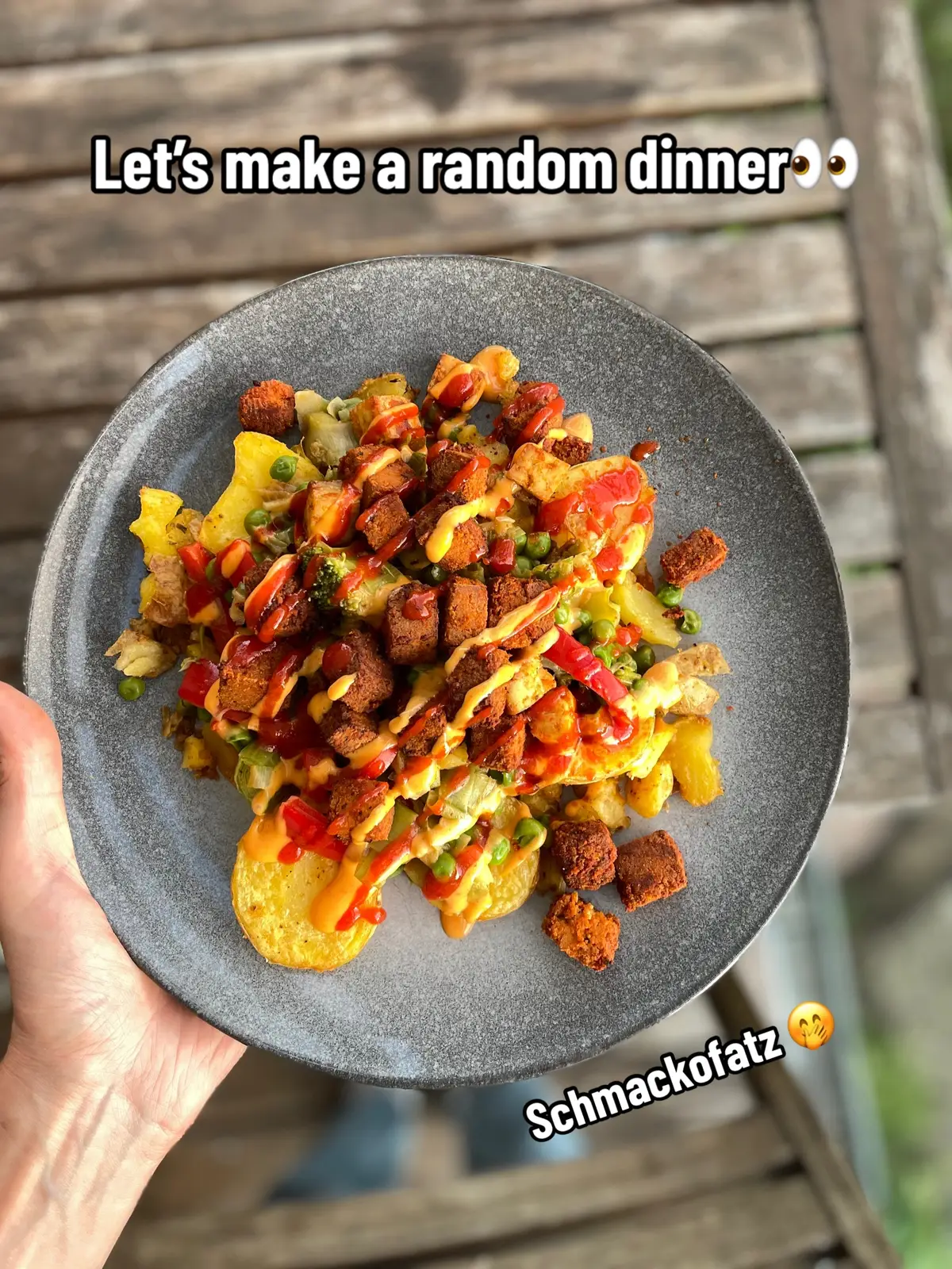 Here‘s what a typical dinner for me and my family looks like…👀 Does anyone want the recipe (tbh it was puuure freestyle 🤓)?  #vegan #easyveganrecipes #easyveganmeals #quickrecipes #quickdinner #veganrecipes #vegancooking 