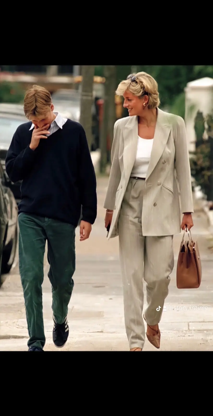 The last photos taken of Prince William with his mother, Princess Diana in Kings Road on the 21st August 1997. Just 10 days later on the 31st August 1997, Princess Diana died in a fatal car crash in Paris #fyp #foryoupage #princessdiana #princewilliam