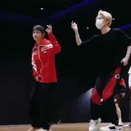 o líder da dança em ação #jhope #hobi #hoseok #dancelider #btsarmy #fypシ 