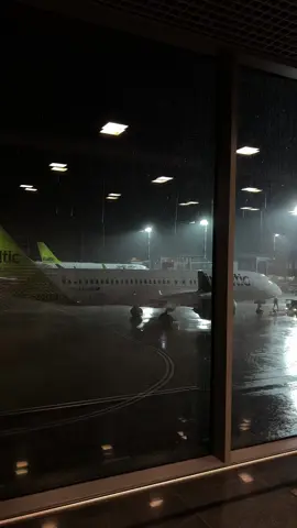 Rainy airport vibes @airBaltic  #riga#airport#airportvibes#airbaltic#a220#airbalticcrew#aviation#avgeek#planespotting#airportlife#airbaltictraining#pov#fypシ#trendin 