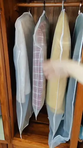 Clothing dust cover can effectively protect clothing dust.