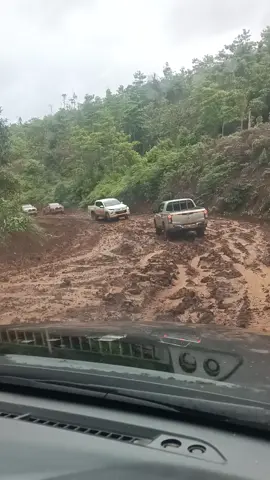 Triton or hilux??? Tergantung pak supir😂 #fyp #tambangnickel #tanahmerah 