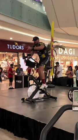 BASSS ÇEEEK 🤙🏼 #basssceeek #garmiani #spinning #etkinlik #cycling #keşfet #basçek #antrenman #indoorcycling #30ağustos #fyp #viral #macfit #vegaavmistanbul #trend #Fitness #gym #GymTok #keşfetteyizzz 