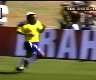 Ronaldinho was unstoppable #ronaldinho #prime #brazil #soccertiktok #brazil🇧🇷 #barcelona #ronaldinhoprime #Soccer #skills