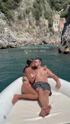 Travelling up the amalfi coast by boat is a must, wouldn’t do it any other way #amalficoast #sorrento #positano #italy #boatday 