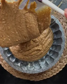 كيك واشمن كيك👌بلا دقيق ابيض  مذاق وتعليكة تحمر ليك وجهك هذا غيصبح معتمد عندك 😘شي حاجة طوب ديال طوب المقادير 2علب بسكوي صابلي بمذاق القرفة 2بيضات كاس الا ربع سكر كاس الا ربع زيت 2علب ياغورت فلان كراميل ملعقة كبيرة حليب مجفف زوج معالق زبدة كيس خميرة الحلويات كاس كركاع مطحون الكريمة 6قطع جبن مثلث زوج معالق كبار صلصة الكراميل كاس الاربع حليب مركز محلى الرصفة تجدونها بالصفحة التزيين حسب الرغبة طاحت عينك 👀 على المنشور ‏📃 ديري فولو لصفحتنا😍 لايك❤كومنت 💬 طاقي صحباتك باش تكبر لمتنا 😘دعمكم يدفعني للاستمرار💖 ➖➖➖➖➖➖➖➖➖➖➖➖➖➖ Follow⏩@oum_arabi_officiel Follow⏩@oum_arabi_officiel Follow⏩@oum_arabi_officiel ➖➖➖➖➖➖➖➖➖➖➖➖➖➖ #رمضان#شهيوات_مطبخي_وصفاتي_المتواضعة_المطبخ_المغربي_شهيوات_مغربية_صنع_يديا#وصفات#أكلات #شهيوات #اكسبلور#طبخات_سهله #طبخات #حلويات_القهوة #حلويات #معجنات#عراضة_مغربية#ملاوي#عراضة#طاكوس#مطبخ_مغربي#تحلية#مطبخ_مغربي #شهيوات_مغربية #شهيوات_عيد_الاضحى #مطبخنا#وصفاتي #شهيوات_تقليدية #بسطيلة_مغربية#حرشة_مغربية#حريرة_مغربية #وصفات_جزائرية#وصفاتي#خبز_صاج#خبز_الدار#المروزية_المراكشية 