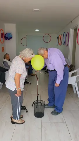 En nuestro centro de día  realizamos actividades que aportan a la calidad de vida de los adultos mayores. NO somos asilo, buscamos generar nuevas alternativas de cuidado para las familias#fundacionpsicologadeabuelos #abuelos #juegos#centrodedia 