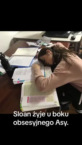 A wy lubicie „Too Late” Colleen Hoover? Książka przeznaczona dla osób dorosłych!!! Pełna emocji, kontrowersji i obsesyjnej miłości. Milość prawdziwa oraz szansa na wolność to marzenie Sloan. Czy uda sie jej to spełnić? Zdjecia: Pinterest #BookTok #books #booktokpl #bookstagrammer #toolate #colleenhoover #kocham #kochamczytać #booktokpolska #gorącyromans 