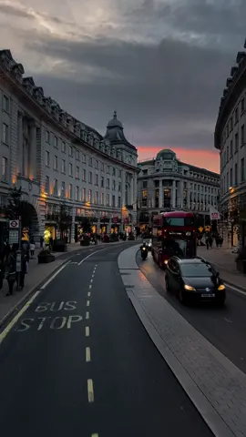 🇬🇧Lost in the timeless charm of London’s iconic Regent Street❤️ #london #londra #londoncity #exploringlondon #exploringtheworld #wonderfuldestinations #towerbridge #bigben #westminster #londonfirsty 