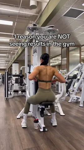 Training with intention > just counting reps and sets #weighttraining #fatloss #fatlosstips #fitnessmotivation #gymmotivation #gymtips #workoutvideos #onlinetrainer #GymTok #FitTok #fitnesstips #gymgirl #gymgirlsoftiktok 
