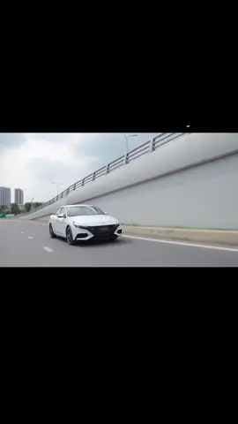 Với sức mạnh 204 mã lực từ động cơ tăng áp SmartStream 1.6 Turbo, Elantra N-Line sẵn sàng “gõ đầu” mọi đối thủ trong phân khúc #hyundaithanhcong #hyundai #elantra #nline