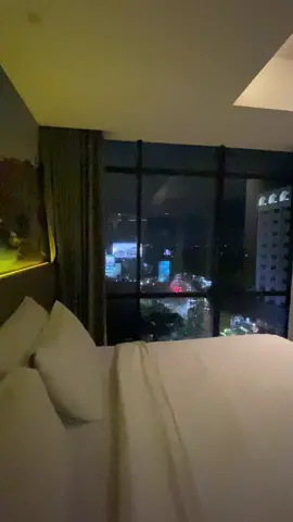 Menikmati indahnya surabaya di malam hari 🥰 #CapCut #hotelsurabaya #lifestylehotel #hotelmurah 