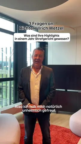 Ab dem 4. September geht es wieder los mit neuen Fällen im Strafgericht von Ulrich Wetzel 👨‍⚖️ Passend dazu blicken wir mit ihm auf das vergangene Jahr zurück. Außerdem verrät Ulrich Wetzel uns einen kleinen abergläubischen Tick von ihm rund ums Surfen 🏄‍♂️ „Ulrich Wetzel - Das Strafgericht“ gibt es montags bis freitags um 16 Uhr bei RTL 📺 #UlrichWetzel #DasStrafgericht #RTL 