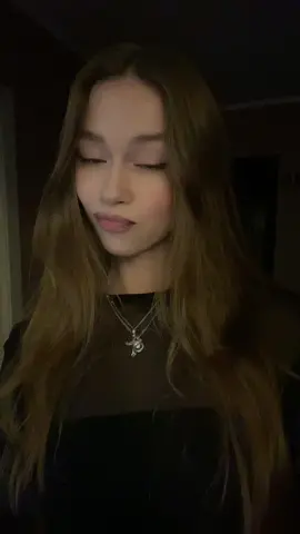 плачу за всё👩🏽‍❤️‍💋‍👩🏽