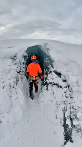 Exploring ice caves in Iceland!  Glacier Vatnajökull #icecaves #icecave #icecavesiceland #iceland #icelandtravel #icelandguide #islandia #winteriniceland #glacier #travel 
