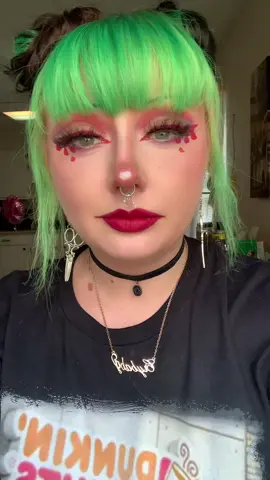 #alternativegirl #gothgirl #greenhair #fyp #midsize #plussize #makeup #mua #beauty #colorfulhair #egirl #chubbyqueen #emo #emogirl #mom #MomsofTikTok #altmom #gothmom #lipsync #elderemo #lipsyncaudios 