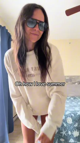 Nothing better than a bikini and big sweatshirt … disregard sticker …😎
