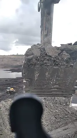 Loading OB #kulitambang #loadingOB #coalmining #kulipacul #excavator 