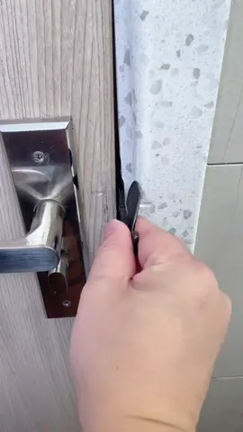Bad guys can’t enter your room anymore😏#goodstuff #goodthings #homehacks #householditems #useful #LearnOnTikTok #tiktokmademebuyit #fyp #foryou 
